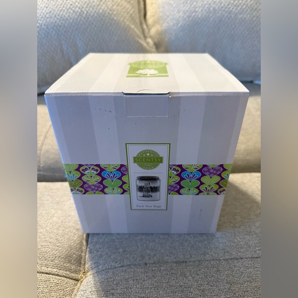 Pack Your Bags Scentsy Warmer - Picture 4 of 8